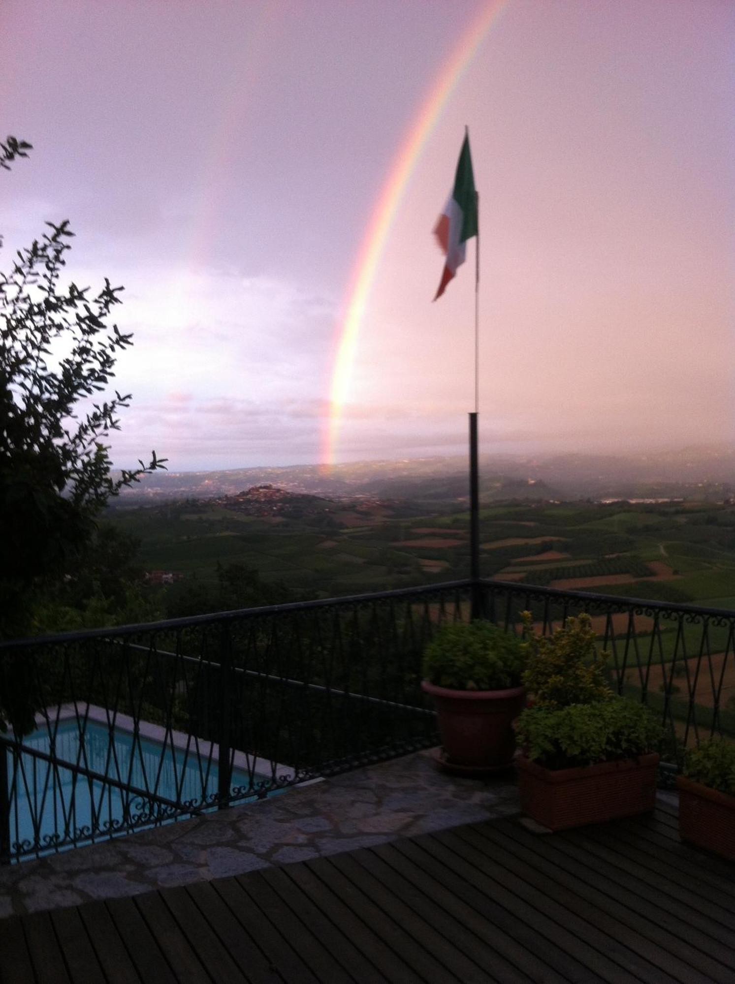 La Vigna Del Parroco Lägenhet Verduno Exteriör bild